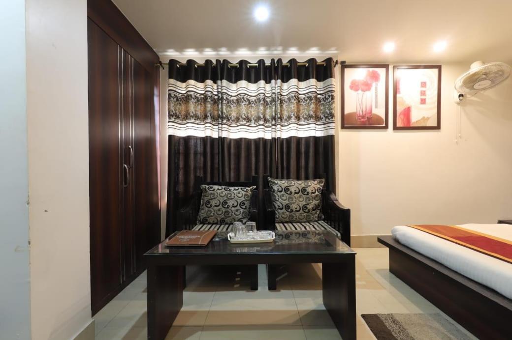 Hotel Rashmi Guwahati Ngoại thất bức ảnh