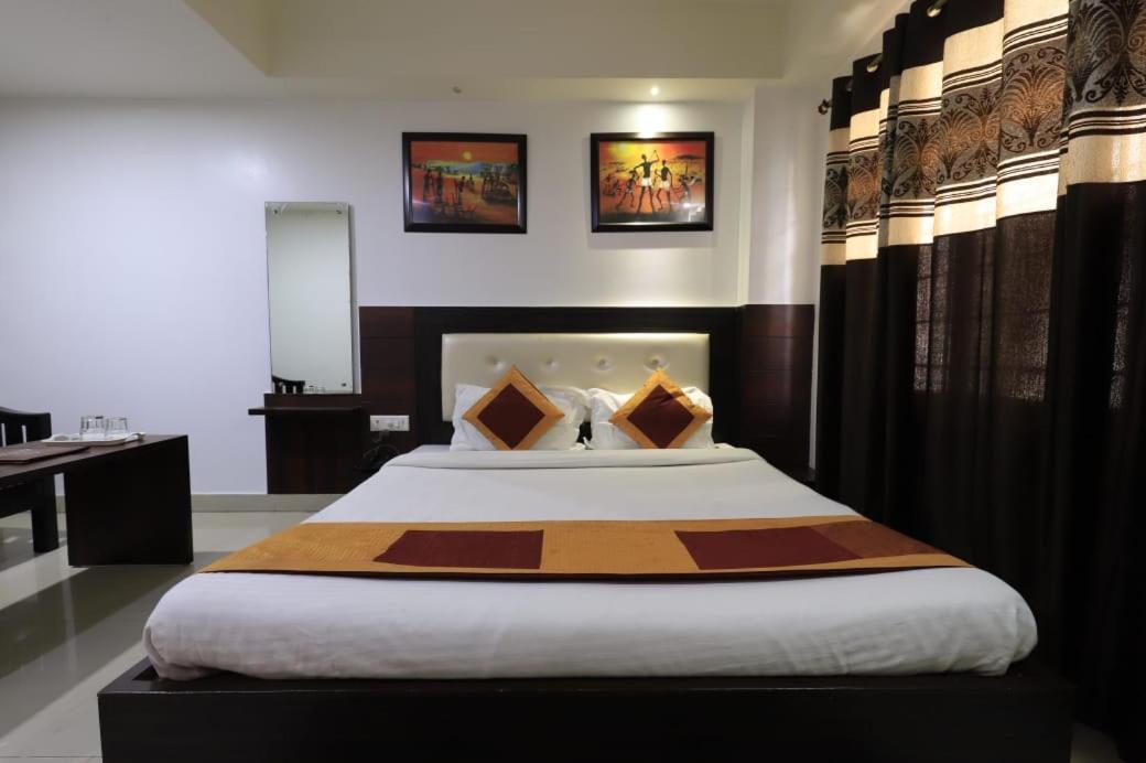 Hotel Rashmi Guwahati Ngoại thất bức ảnh