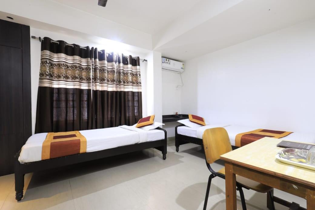 Hotel Rashmi Guwahati Ngoại thất bức ảnh
