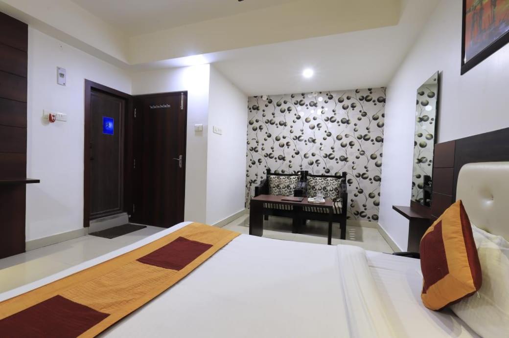Hotel Rashmi Guwahati Ngoại thất bức ảnh