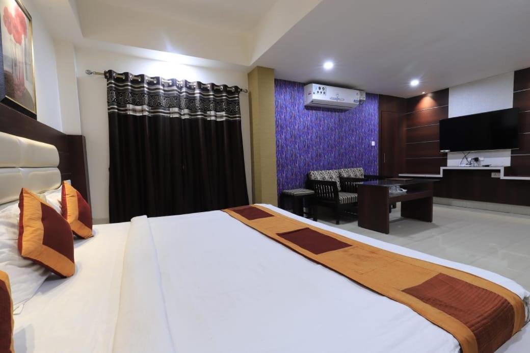 Hotel Rashmi Guwahati Ngoại thất bức ảnh