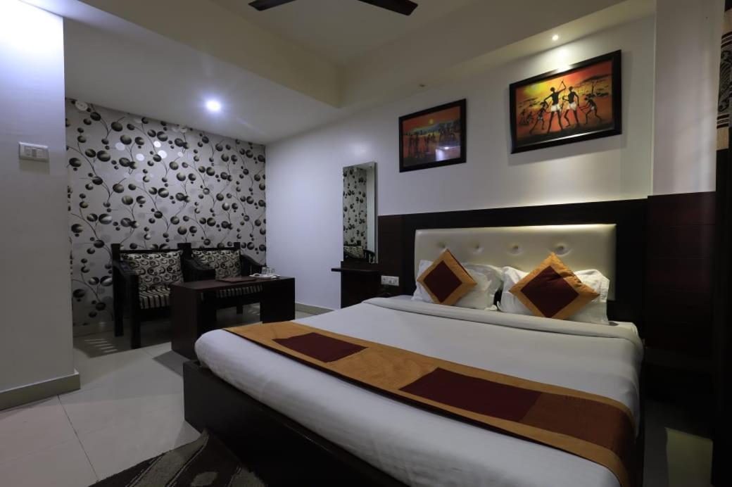 Hotel Rashmi Guwahati Ngoại thất bức ảnh